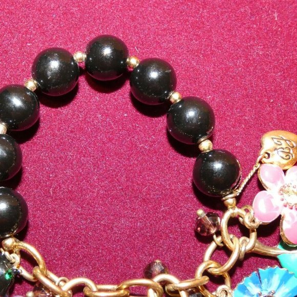 Betsey Johnson Flower Charm Fashion bracelet - Picture 5 of 5